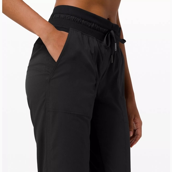 Lululemon Dance Studio Mid Rise Crop - Picture 5 of 7